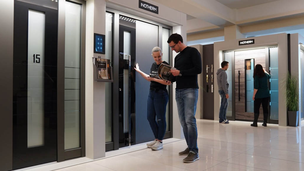 Freundliche Verkäufer im Inotherm-Showroom