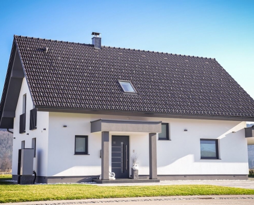 montazna-hisa-inotherm-vrata haustür mit fingerprint