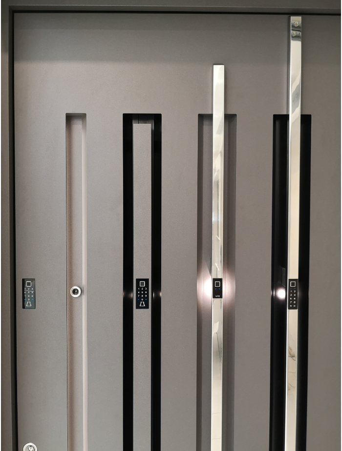 Untershiedliche Türgriffe von Inotherm mit LED Beleuchtung.