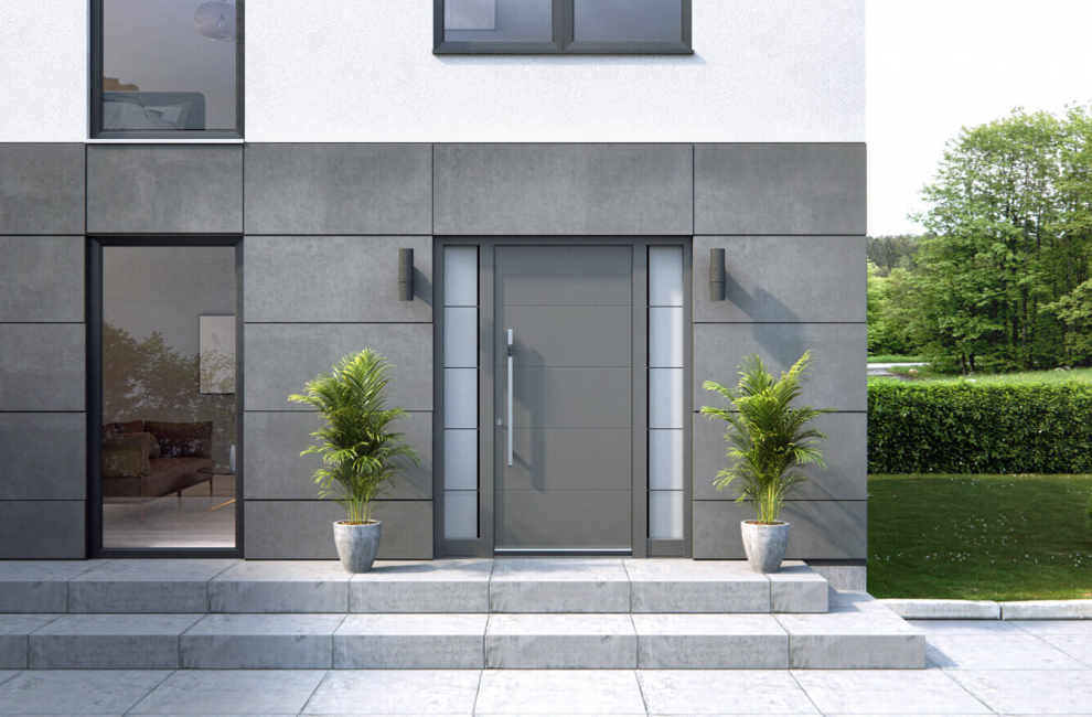 Eine dunkelgraue Alu-Haustür eines energieeffizienten Hauses