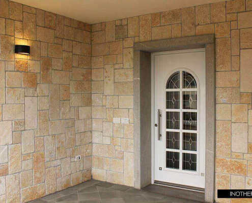 alu-vhod-klasika (1) (1) (1) Klassische Aluminium-Haustür in Weiß