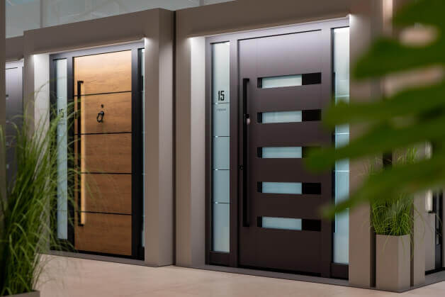 Salon 664x443 Zwei unterschiedliche Eingangstüre im Salon.