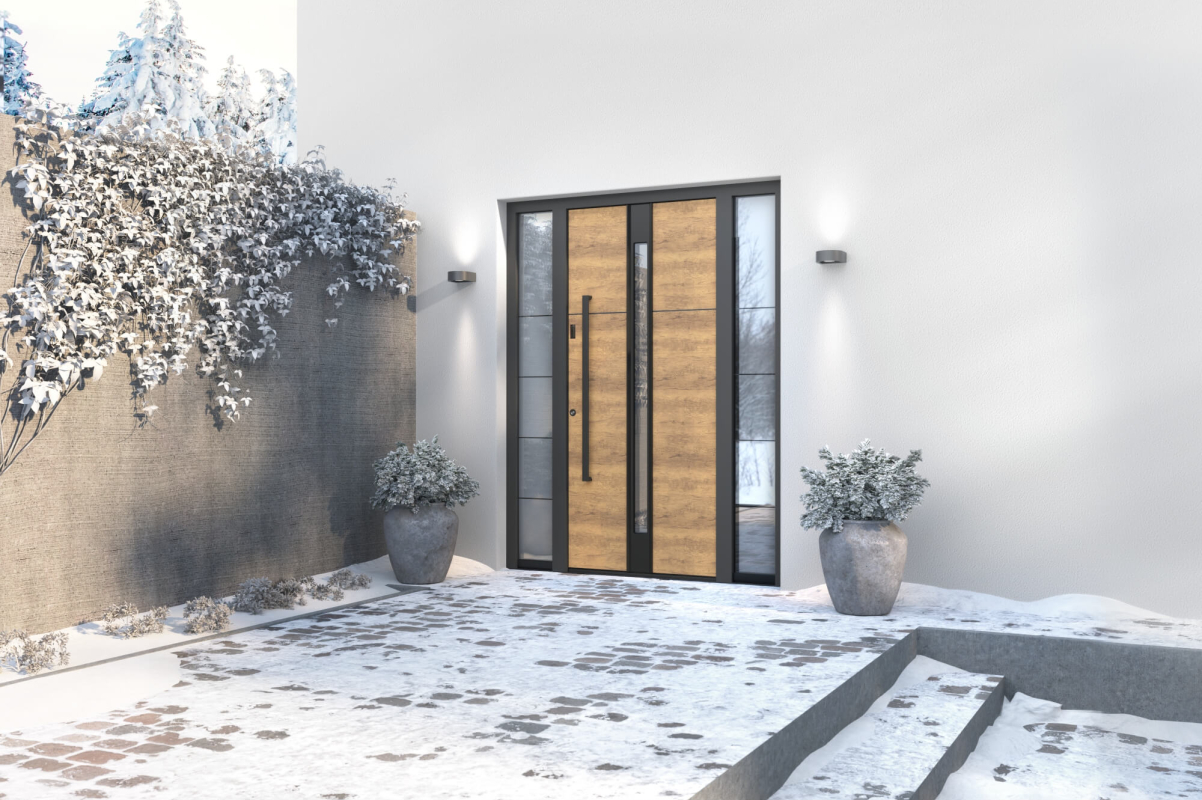 Eingangstür in Holzoptik mit zwei Seitenteilen.