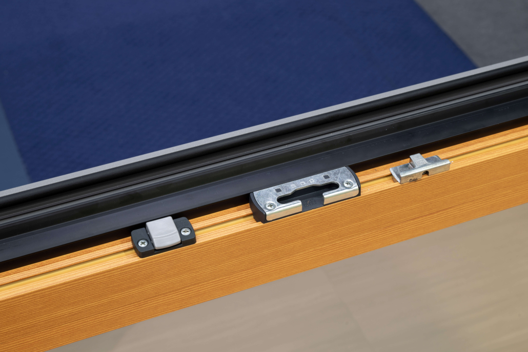 _DPA3270 Verdeckt liegender Winkhaus-Beschlag bei Aluminiumfenstern