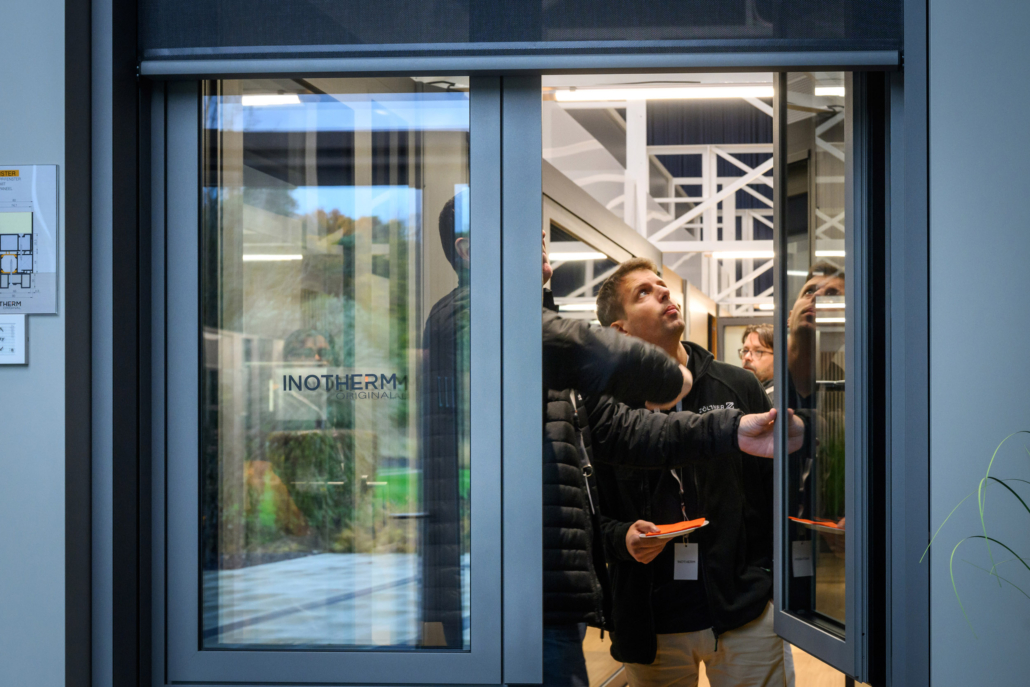Frankfurt_2025_046 Fenster vor Ort ansehen und die Drehöffnung testen