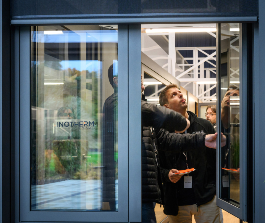 Fenster vor Ort ansehen und die Drehöffnung testen
