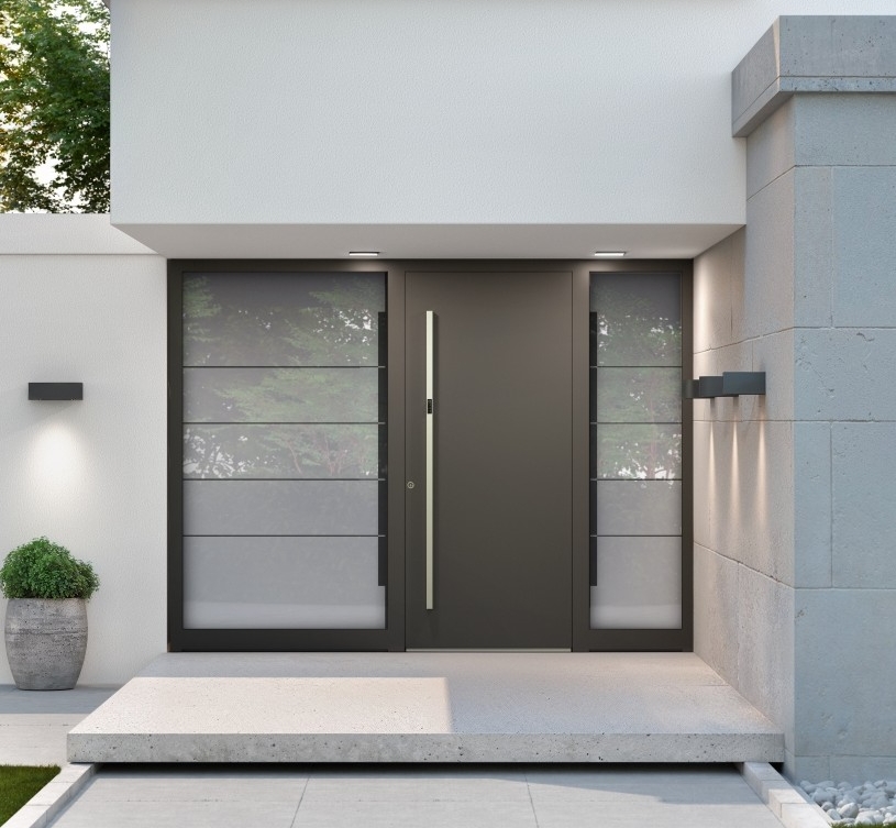 Graue Eingangstür mit großen Glasflächen neben der Tür