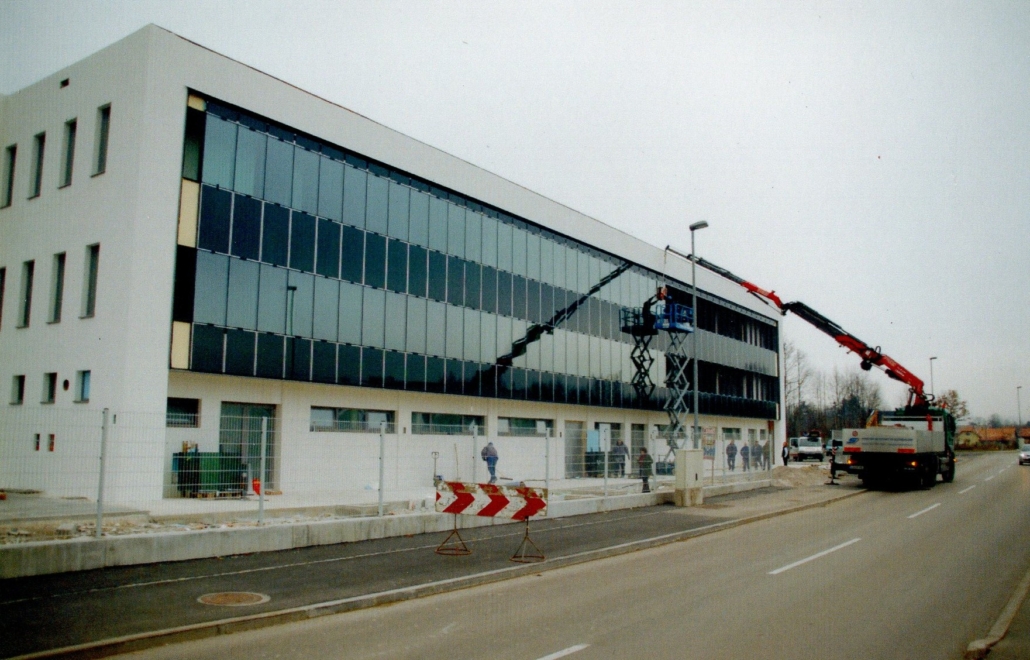 Bau von Räumlichkeiten für die Lackiererei und Glaserei